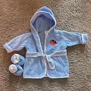 Cuddle Time Baby Boy’s Robe and Booties Set Sz 0-9M
